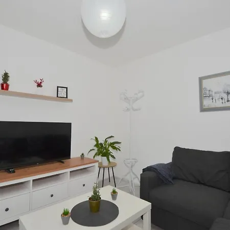 Entire 4-Bed House & Parking, Steps From Icc & Utilita Arena Birmingham & Broad Street Villa Exterior photo