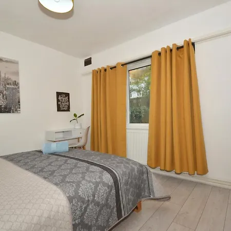Entire 4-Bed House & Parking, Steps From Icc & Utilita Arena Birmingham & Broad Street Villa Exterior photo