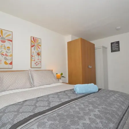 Entire 4-Bed House & Parking, Steps From Icc & Utilita Arena Birmingham & Broad Street Villa Exterior photo