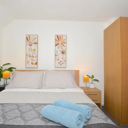 Entire 4-Bed House & Parking, Steps From Icc & Utilita Arena Birmingham & Broad Street Villa Exterior photo
