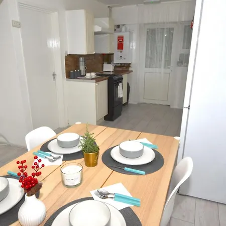 Entire 4-Bed House & Parking, Steps From Icc & Utilita Arena Birmingham & Broad Street Villa Exterior photo