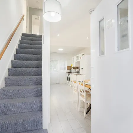 Вилла Entire 4-Bed House & Parking, Steps From Icc & Utilita Arena Birmingham & Broad Street Экстерьер фото