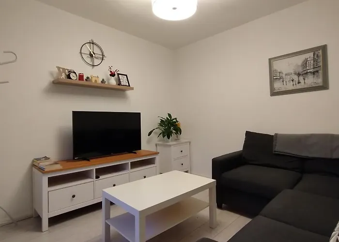 Entire 4-Bed House & Parking, Steps From Icc & Utilita Arena Birmingham & Broad Street