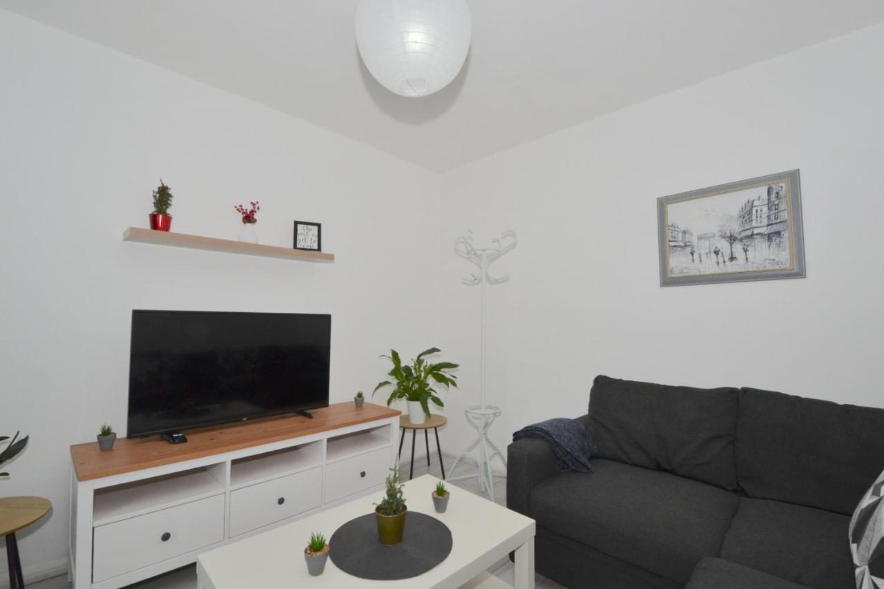 Дом отдыха Entire 4-bed House & Parking, Steps From Icc & Utilita Arena & Broad Street Бирмингем
