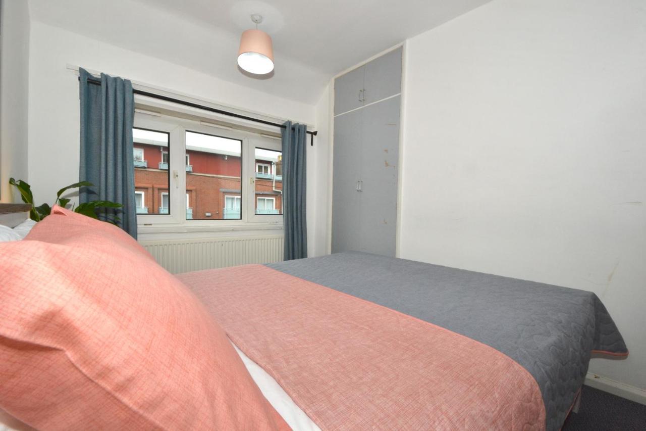 Holiday home Entire 4-bed House & Parking, Steps From Icc & Utilita Arena & Broad Street