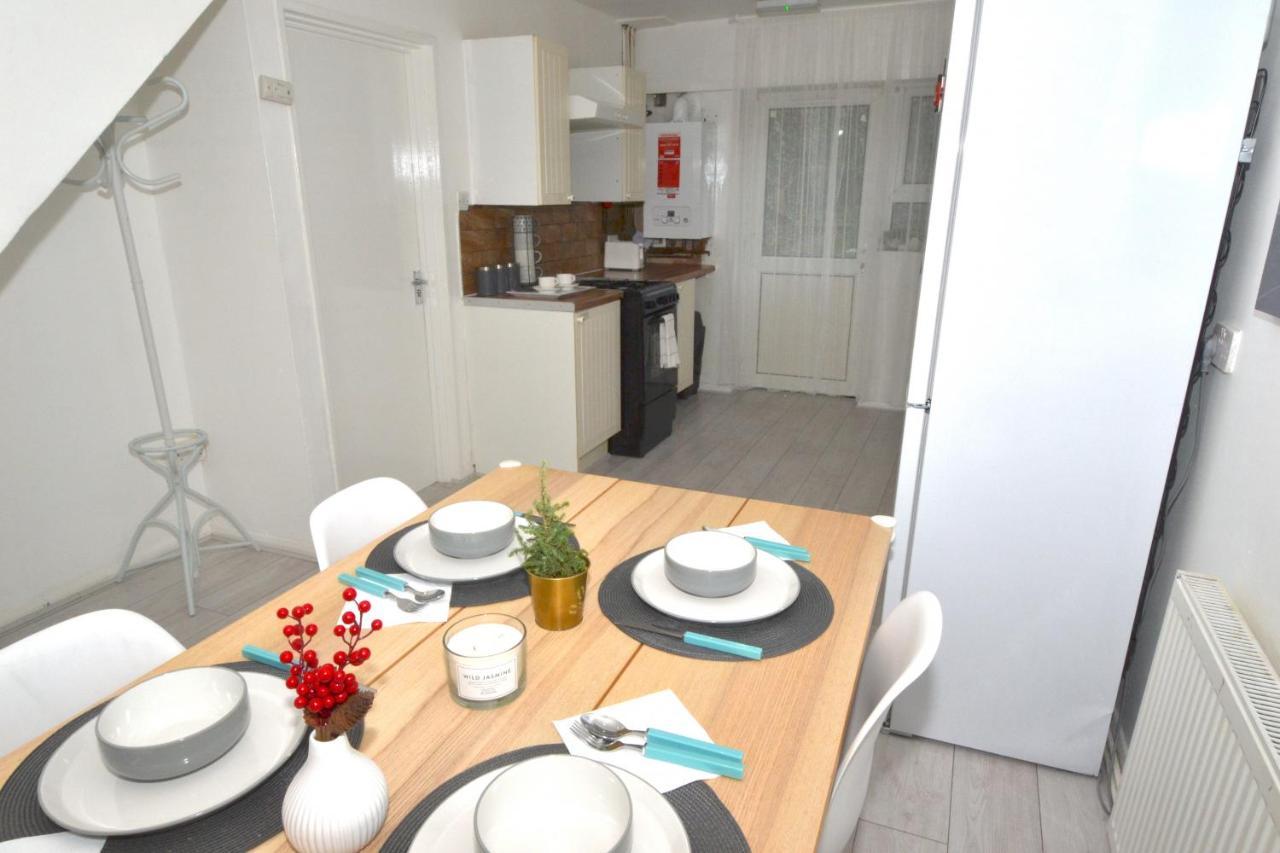 Entire 4-bed House & Parking, Steps From Icc & Utilita Arena & Broad Street * Бирмингем