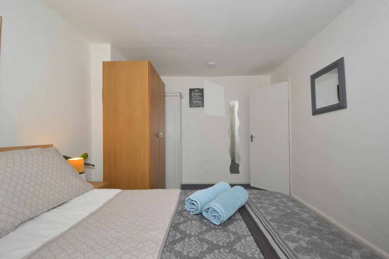 Entire 4-bed House & Parking, Steps From Icc & Utilita Arena & Broad Street * Бирмингем