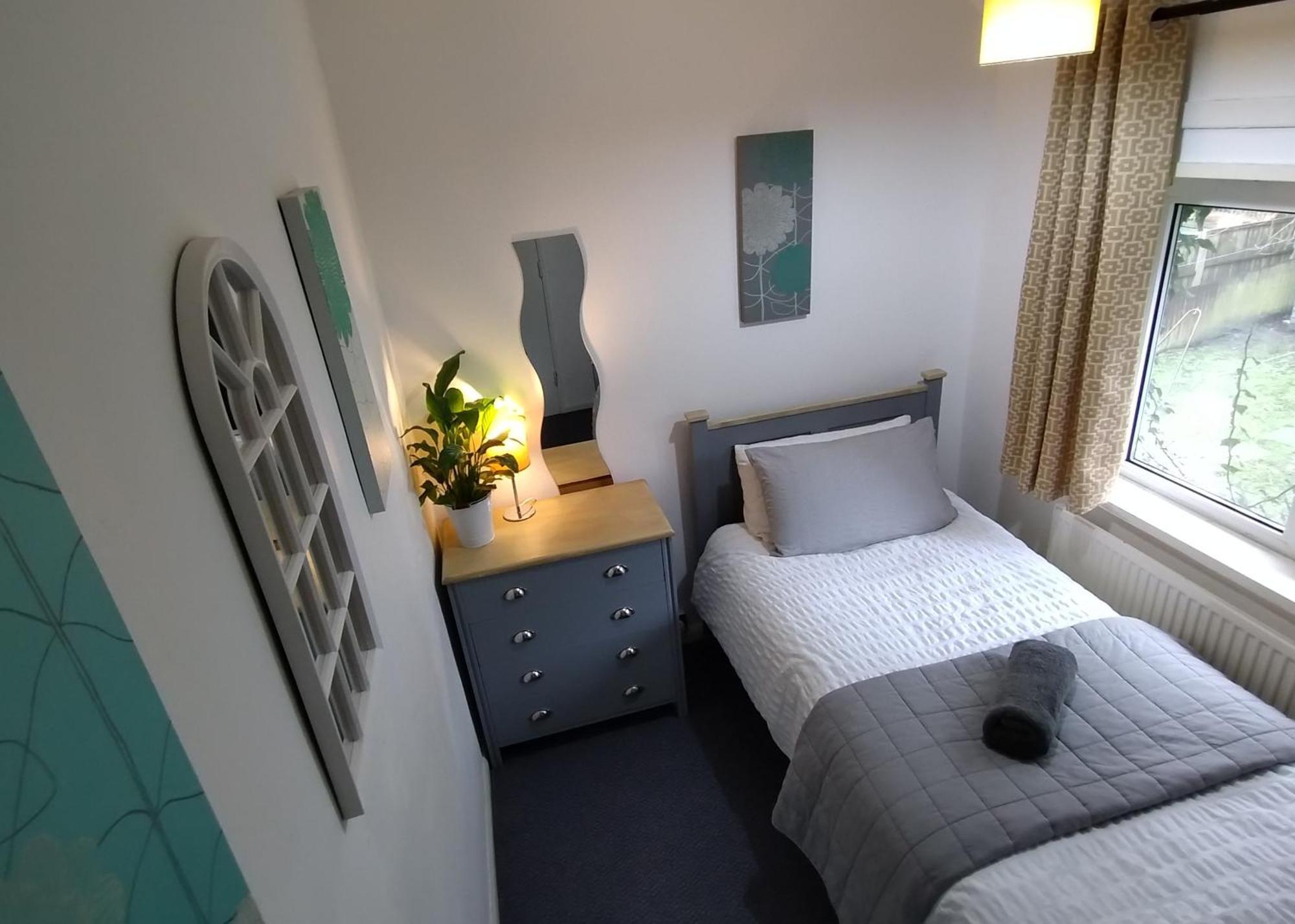 Дом отдыха Entire 4-bed House & Parking, Steps From Icc & Utilita Arena & Broad Street *