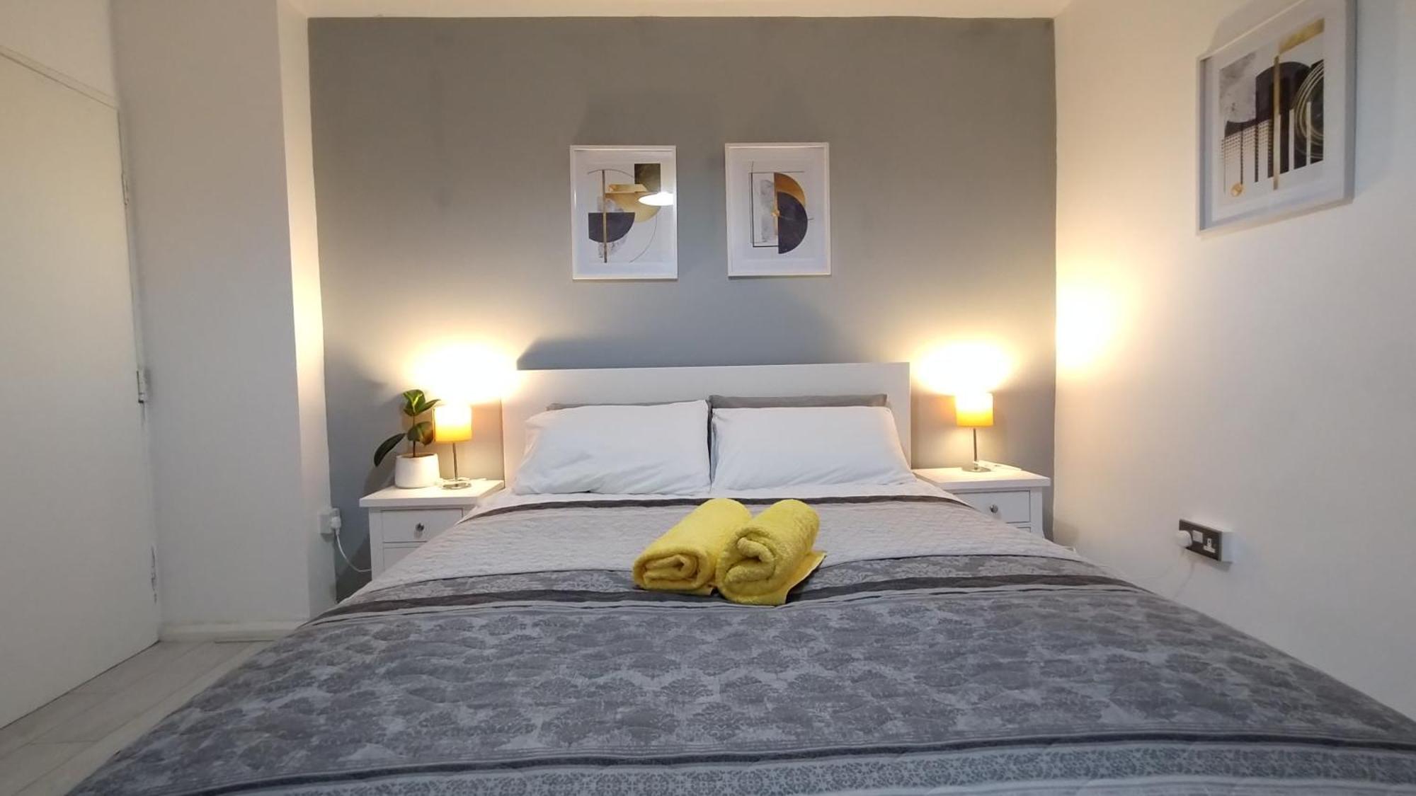 Entire 4-bed House & Parking, Steps From Icc & Utilita Arena & Broad Street Holiday home Birmingham
